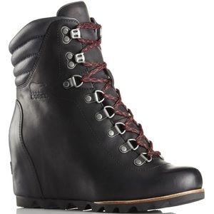 Sorel Women’s size 8 Conquest Wedge Boot
